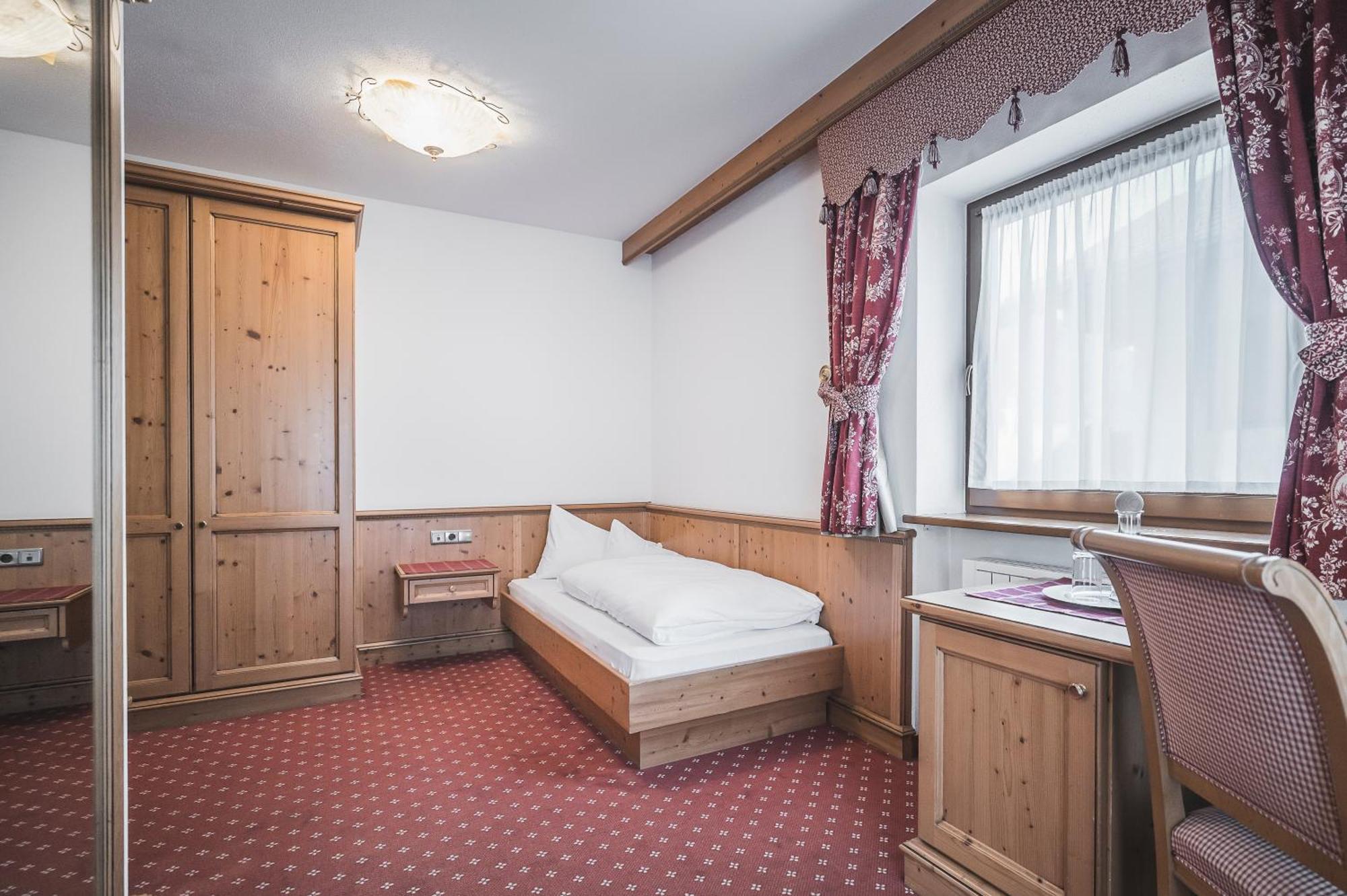 Hotel Alpenblick Sexten Esterno foto